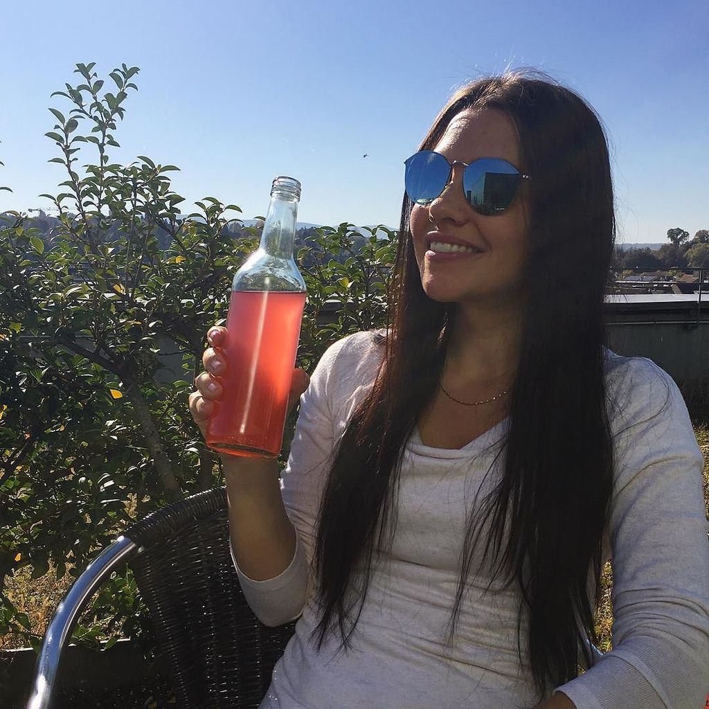 XplorePaleo's tweet photo. #Lunchtime - me and MY amazing raspberry #waterkefir enjoying the sun.. 😍☺️ Cheers! 
#homemade #delicious #paleo #… https://t.co/HJoZPpwcFx https://t.co/QbpmzkDjXB