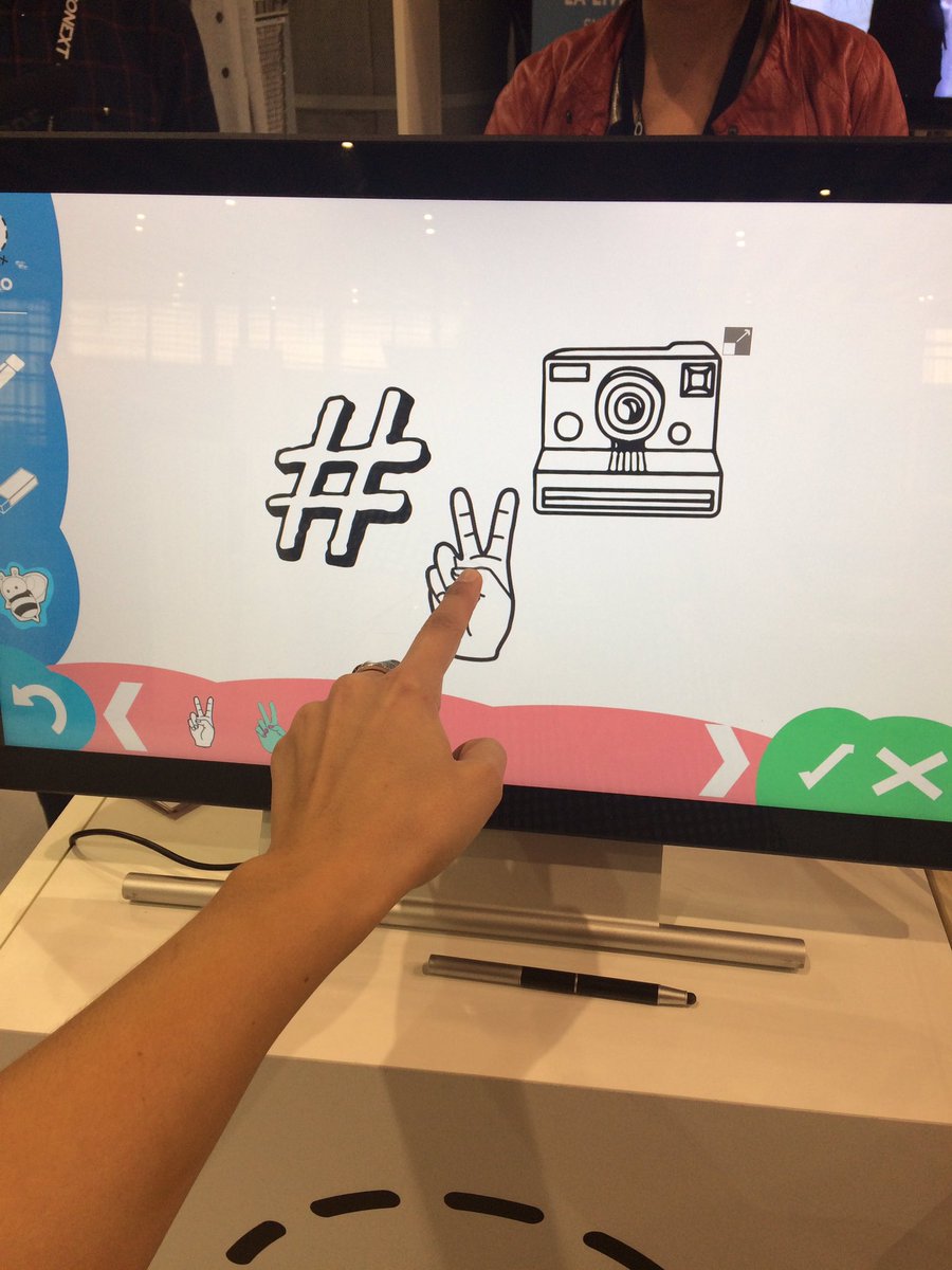 Gemo_Officiel's tweet photo. Les enfants crééent et personnalisent leur t-shirt avec #kidlab projet de My-Tex & @Gemo_Officiel #conext2017 @ConextShow #kids #innovation https://t.co/ROJa8Q5KZU