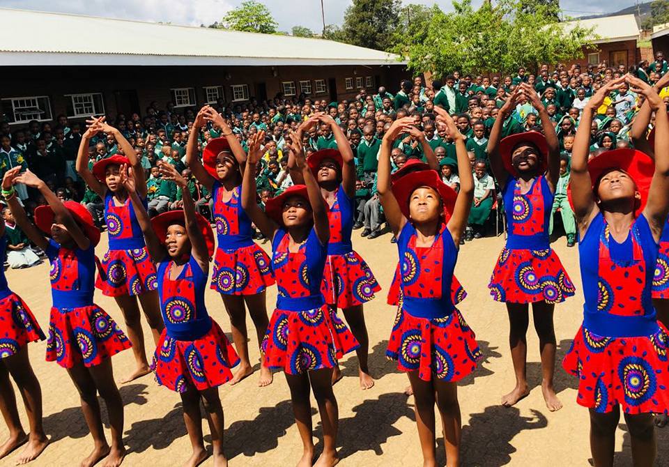 1/2. Colourful &amp; fun time at Silwanetshe Primary School (Pmb) they received 17 #GreenDesks
#MakeADifference  #GreenDesks