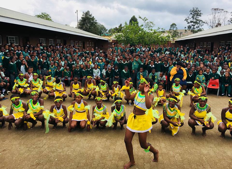 WILDLANDSSA's tweet photo. 1/2. Colourful &amp; fun time at Silwanetshe Primary School (Pmb) they received 17 #GreenDesks
#MakeADifference  #GreenDesks https://t.co/DLkau5rjaq