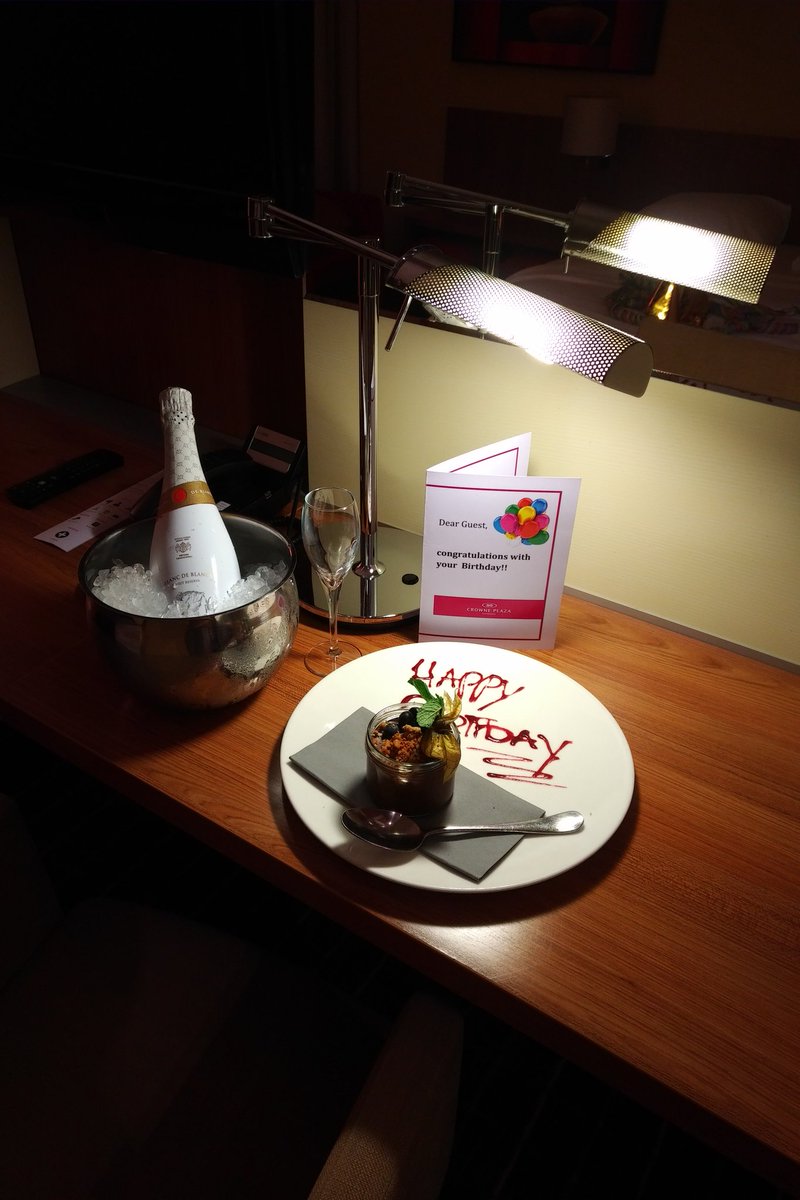 SelahMgmt's tweet photo. Benefits of managing hotels at #tennis tournaments! #specialtreatment #happybirthdaytome https://t.co/7xmsF4LvER