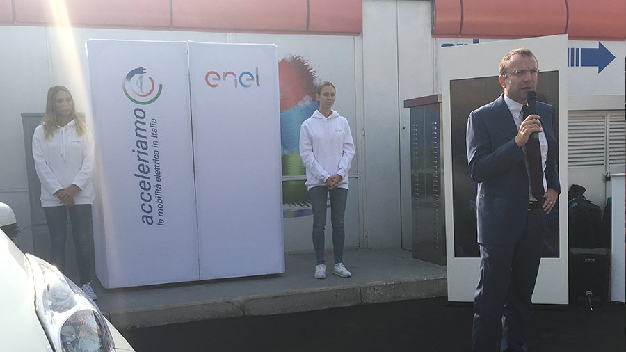 EnelGroupIT's tweet photo. "L'#eMobilityRevolution ha una forte spinta tecnologica che offre all’Italia una grande possibilità". F. Venturini di Enel #inViaggioConEVA https://t.co/GWIFnkJmzz