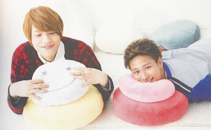 ゆっぴ No Twitter 神ちゃんとペアで照れてしまってふざける重岡くんとそれを優しく見守り真似しようとする神ちゃん アラサーにも関わらずきゃわいいクッションとの相性が抜群の ばど兄ちゃん 可愛いイケメンのんちゃん Amp カッコいいイケメン流星さんに遊ばれる