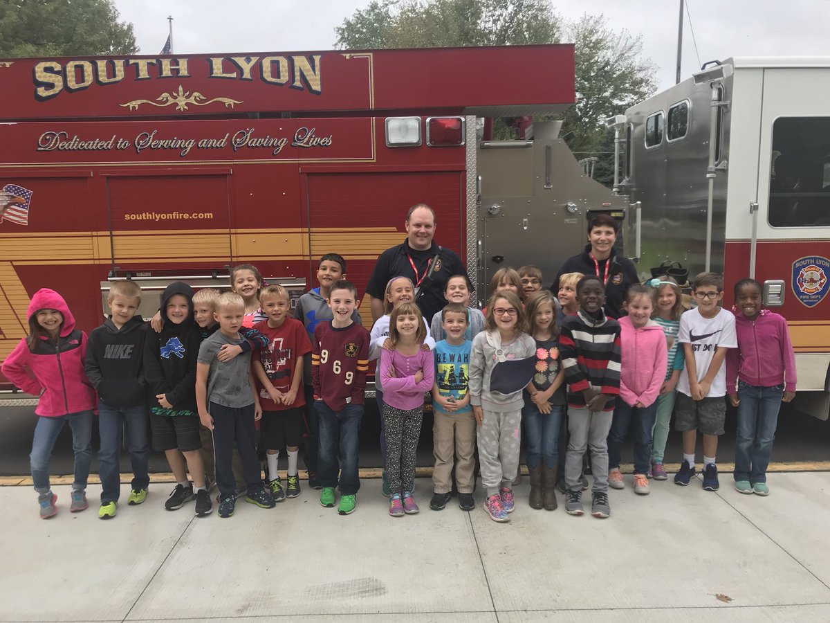 slcs_jwitkowski's tweet photo. Sorry for the delay! Second grade learn fire safety! 10/12/17 #sayrestrong #seusstasticsecondgrade https://t.co/QASCCUgZcl