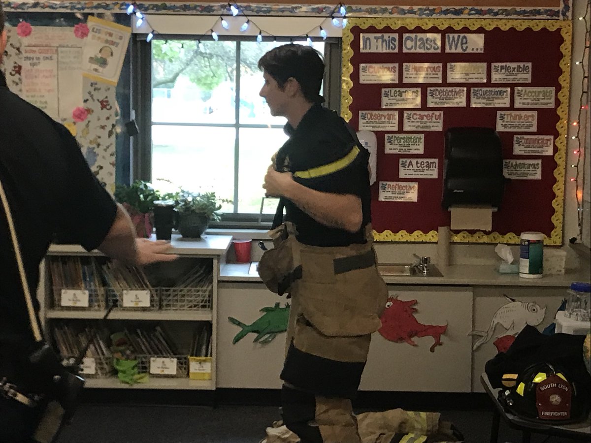 slcs_jwitkowski's tweet photo. Sorry for the delay! Second grade learn fire safety! 10/12/17 #sayrestrong #seusstasticsecondgrade https://t.co/QASCCUgZcl
