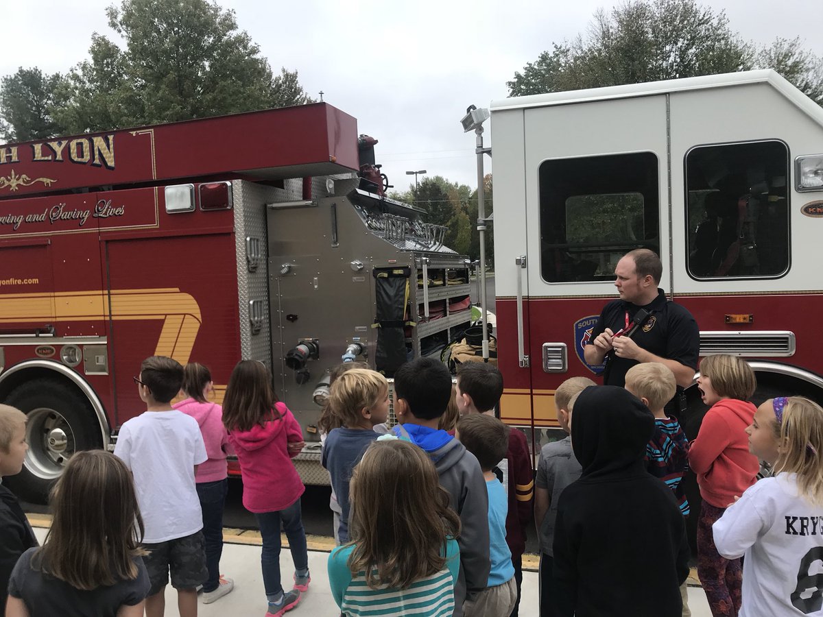 slcs_jwitkowski's tweet photo. Sorry for the delay! Second grade learn fire safety! 10/12/17 #sayrestrong #seusstasticsecondgrade #southlyonfire https://t.co/LaeZkOU9iu