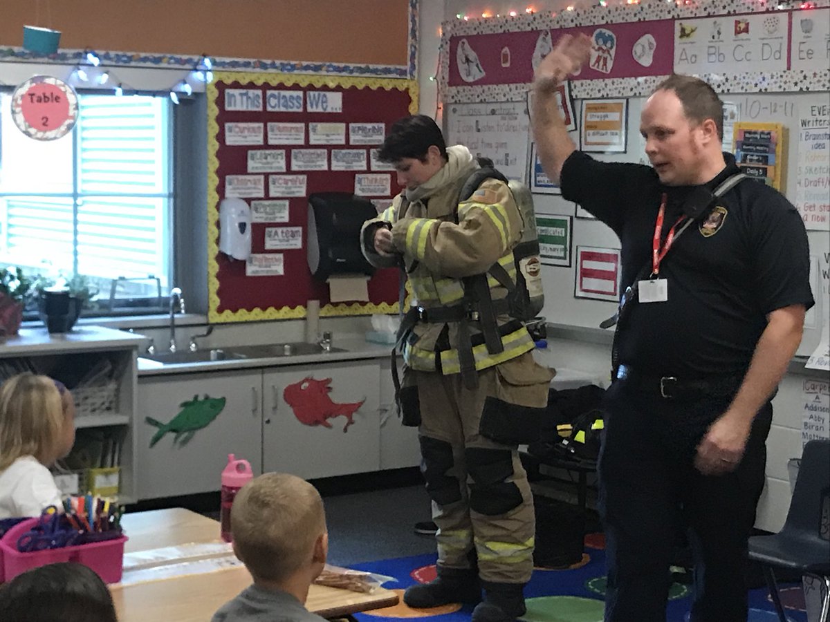 slcs_jwitkowski's tweet photo. Sorry for the delay! Second grade learn fire safety! 10/12/17 #sayrestrong #seusstasticsecondgrade #southlyonfire https://t.co/LaeZkOU9iu