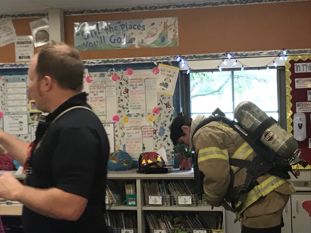 slcs_jwitkowski's tweet photo. Sorry for the delay! Second grade learn fire safety! 10/12/17 #sayrestrong #seusstasticsecondgrade #southlyonfire https://t.co/LaeZkOU9iu