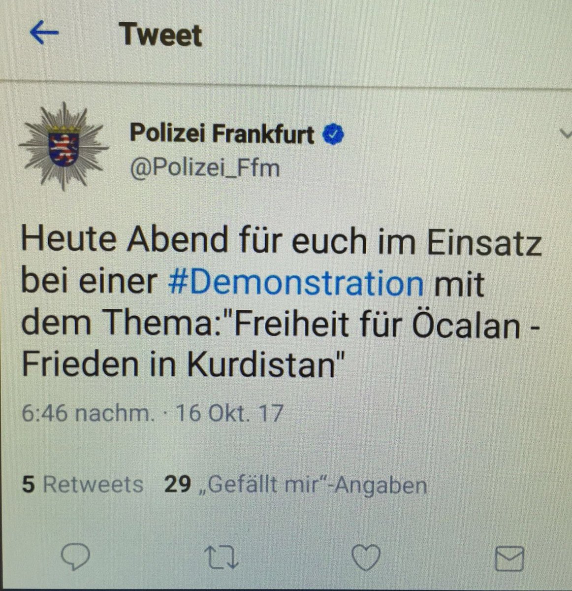 ikalin1's tweet photo. Bu da Alman polisinin terör güzellemesi: 
“Bu akşam sizin için görevdeyiz:"Öcalan'a Özgürlük, Kürdistana Barış"

Müflis zihniyet! https://t.co/qpBcEWZjo7