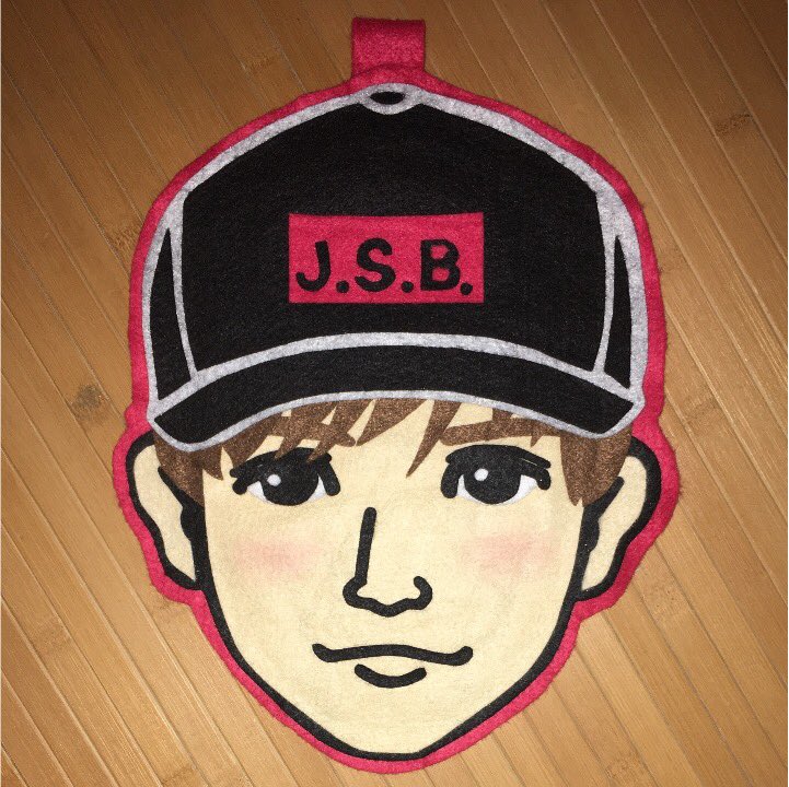 3jsbgun4's tweet photo. 久しぶりのこの垢みたけど通知えぐすぎた。
初日参戦して神席やった。
ハピラキでございます🌞

今更感www https://t.co/18rT6Mesj8