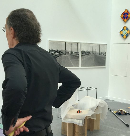GDgaleriemulti's tweet photo. Notre ami Peter Downsbrough de passage sur notre #stand1G21.. @fiacparis 
Diptyque :"Sans titre, Las Vegas", 2017
#GDM #edition #Downsbrough https://t.co/GzFBMBHIaa