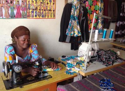 ggereedschap's tweet photo. Help mee vrouwen in #Congo goed vakonderwijs te geven! Elk bedrag is welkom om 300 naaimachines te verschepen. Lees: https://t.co/w2WOheuG0t https://t.co/wtTbH02dF8
