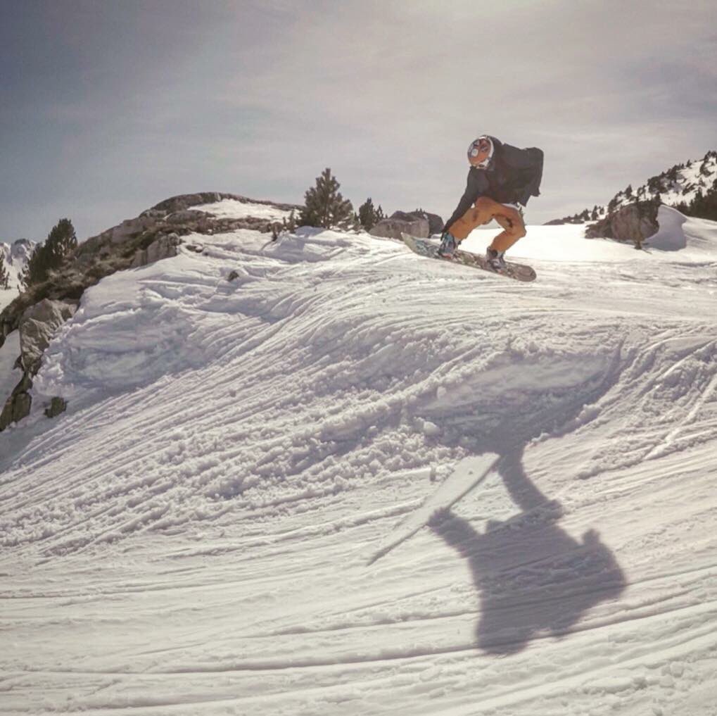chooseyrownline's tweet photo. Red Lion's @ethanhawksworth turning that mountain into a playground with the big sidehit melon grab. #sidehits #snowboarding #andorra https://t.co/Hdbb7fQIU1