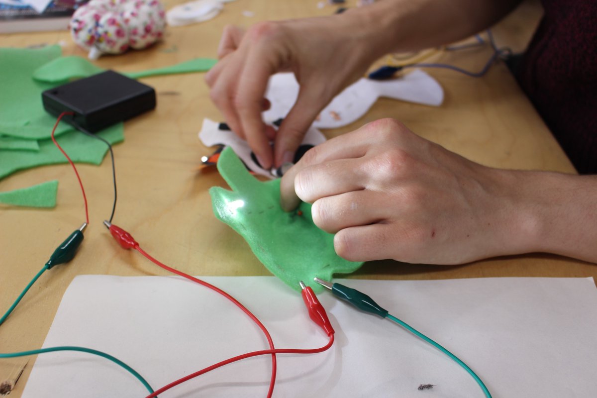 UoDEnterprise's tweet image. Create personalised interactive e-textile objects at this years DJCAD Make Shift Do #msddundee2017 @makeshiftdnd uod.ac.uk/2wXioPq