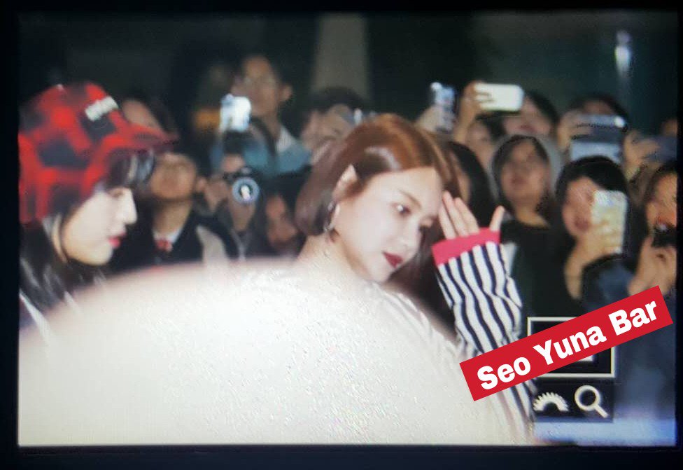 Seoyunabar's tweet photo. 171017 DDP 서울패션위크 2018 S/S Hera Preview  #AOA #Yuna #유나 (@Official_AOA) https://t.co/LDrIkghxiO