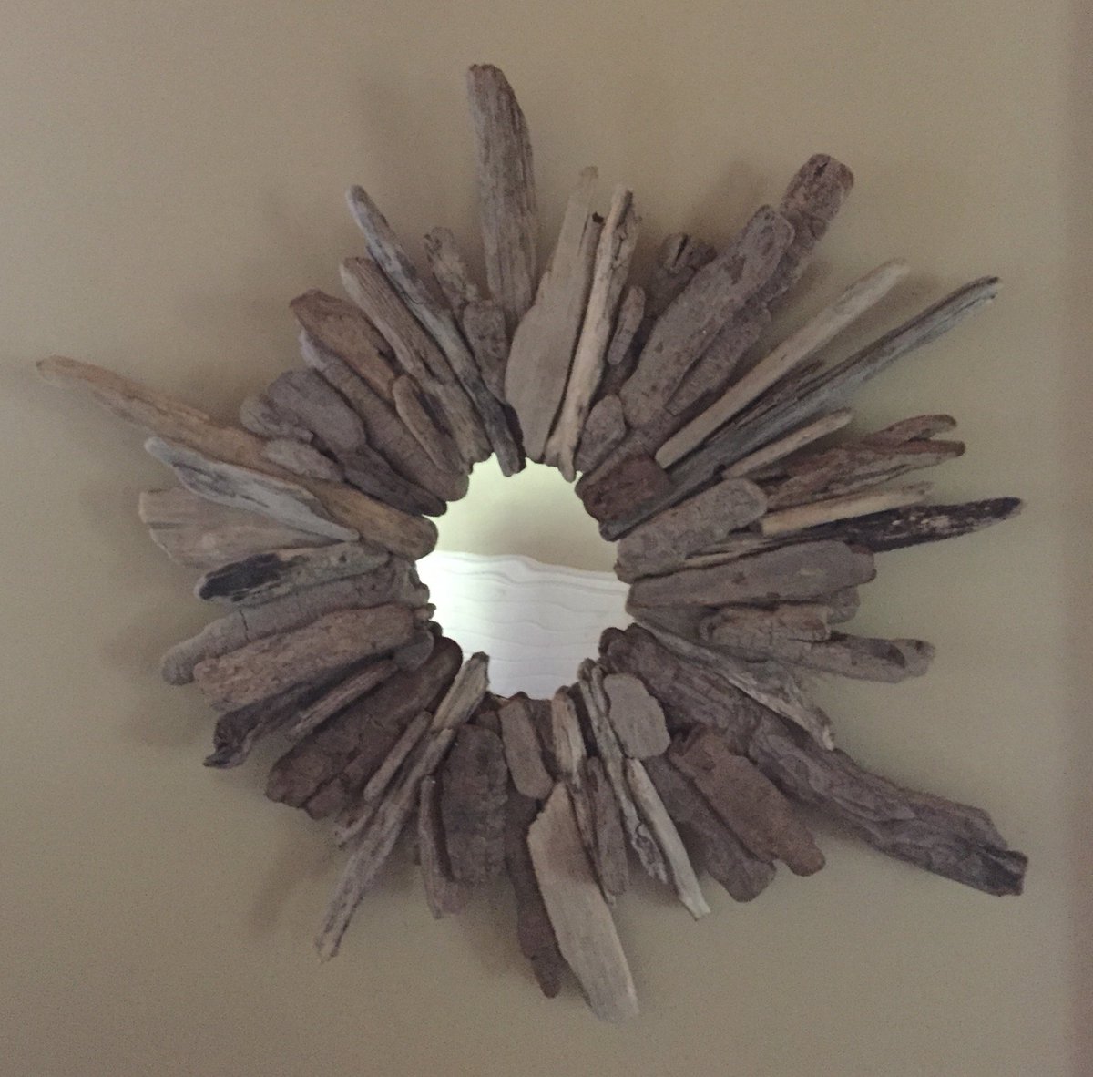 OntarioWood's tweet photo. Décor by @RusticReclaimed can make any home or office feel more like “you”! See what they have in stock at #FallCottageLife 🍂 https://t.co/09G3gVgVF4