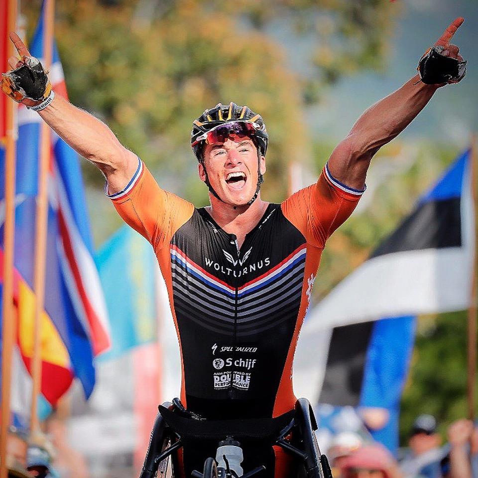 mondotriathlon's tweet photo. #IMHawaii Stratosferici @JetzePlat e #RobBarel @IRONMANtri #ioTRIamo #fczstyle… https://t.co/0RbG1KdN9x https://t.co/Edwvpltmfp