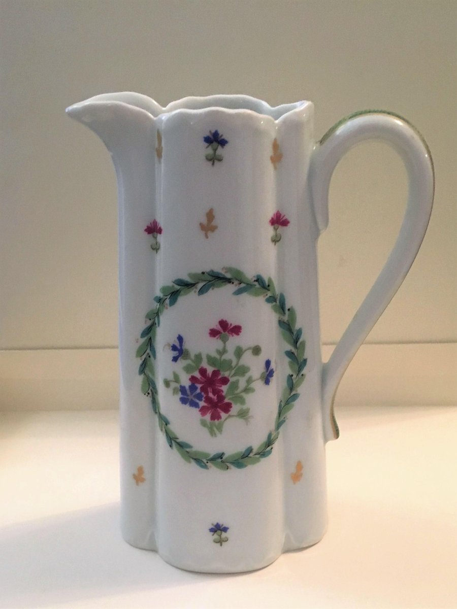 AntiquesAtl's tweet photo. Haviland France Limoges Pitcher, Limoges Porcelain PItcher, 5 inch … https://t.co/Y84KCr4WuO #MyNewTag #CurvedHandle https://t.co/h6rydP5mSR