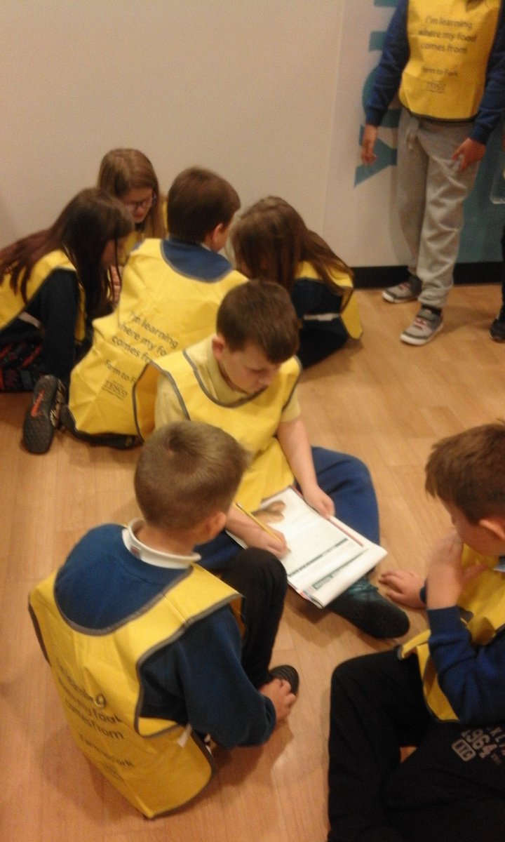 champ3219's tweet photo. Children from Clwyd school learning all about healthy eating @forestfach_3219  @EatHappyProject @Clwydprimary https://t.co/kbFRJlEJWm