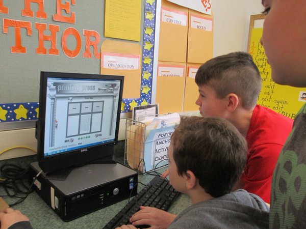 Students write authentic newspaper stories, while learning layout and design techniques in this lesson. #WhyIWrite
readwritethink.org/classroom-reso…