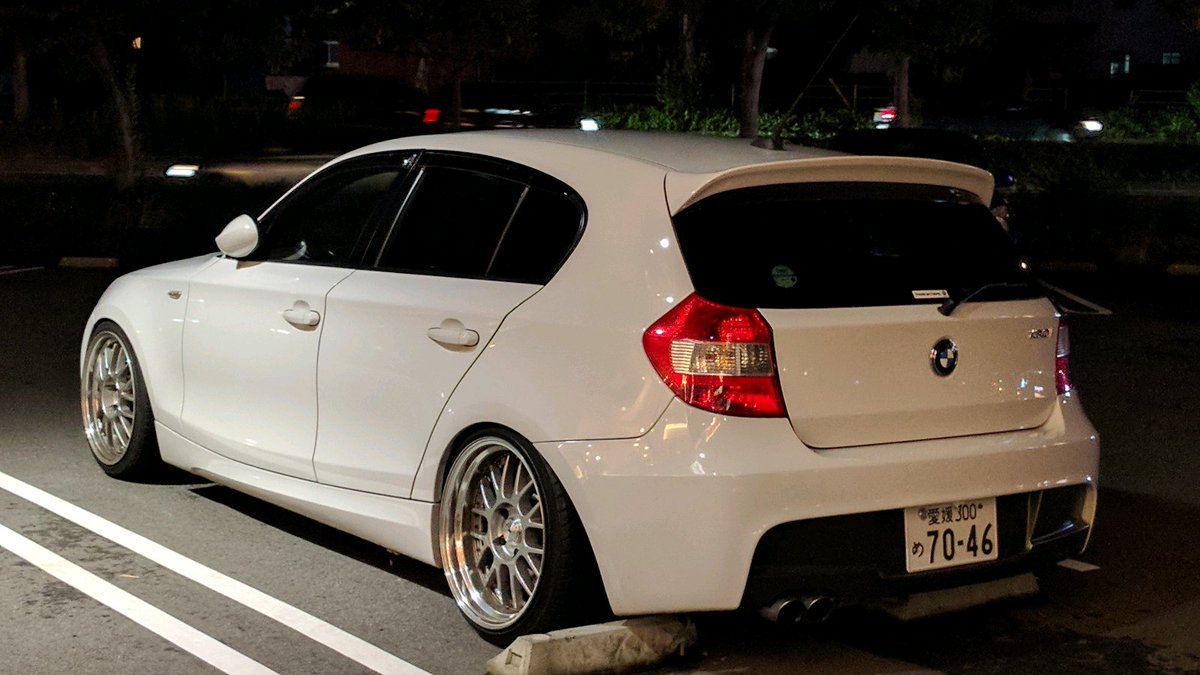 めっちゃかっこいい車停まってるやん