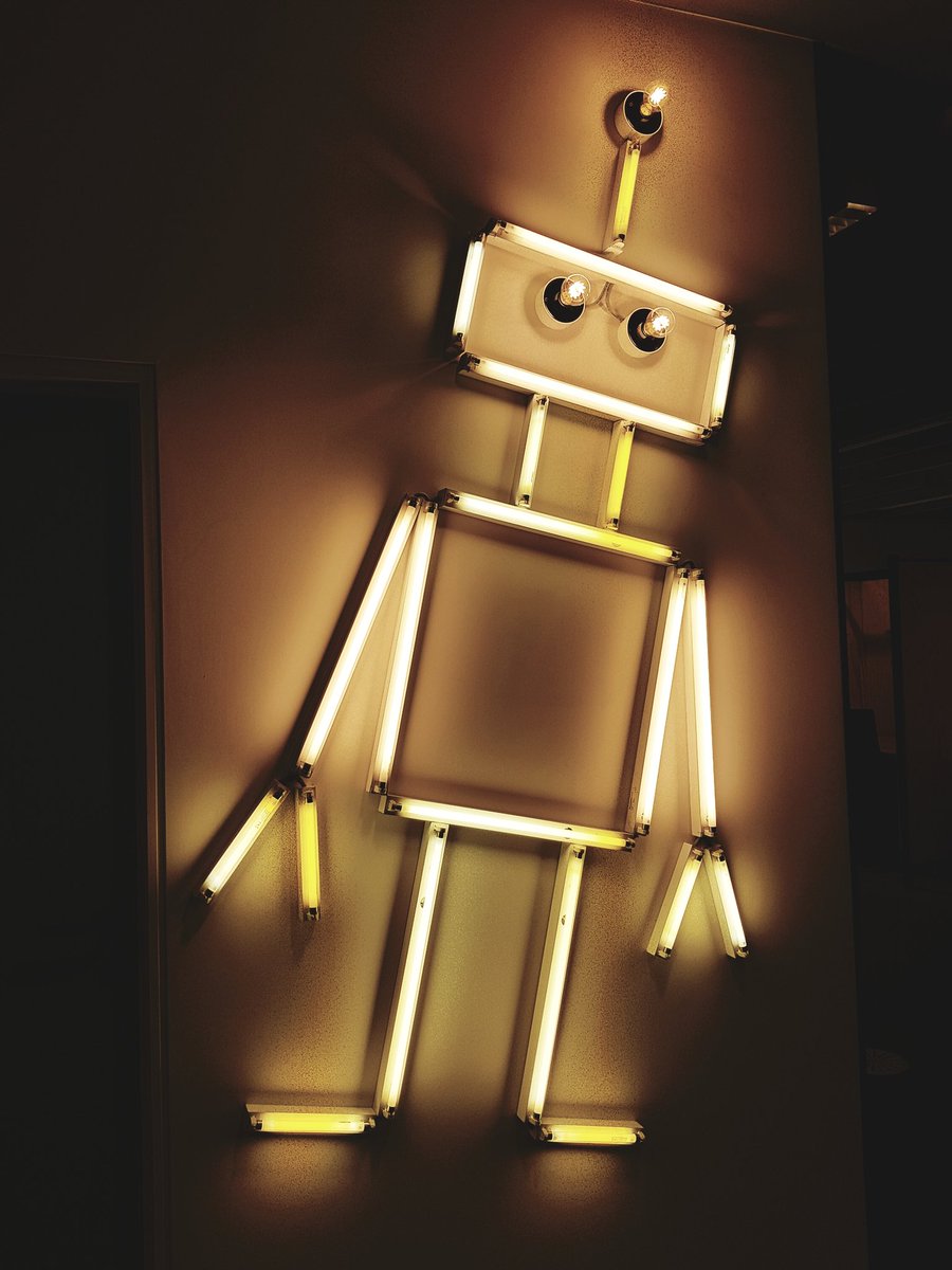 craftworkz_be's tweet photo. Meet our new office! 😎 #awesome #work #robot https://t.co/4RRJuzygXG