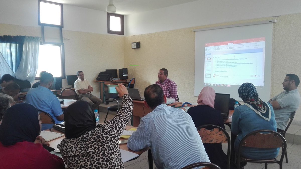 taalimtice's tweet photo. Formation des formateurs à la direction provinciale de ouezzane #scratch #africacodeweek2017 @ilhamlaaziz @AfricaCodeWeek https://t.co/5T6kEUWnbQ