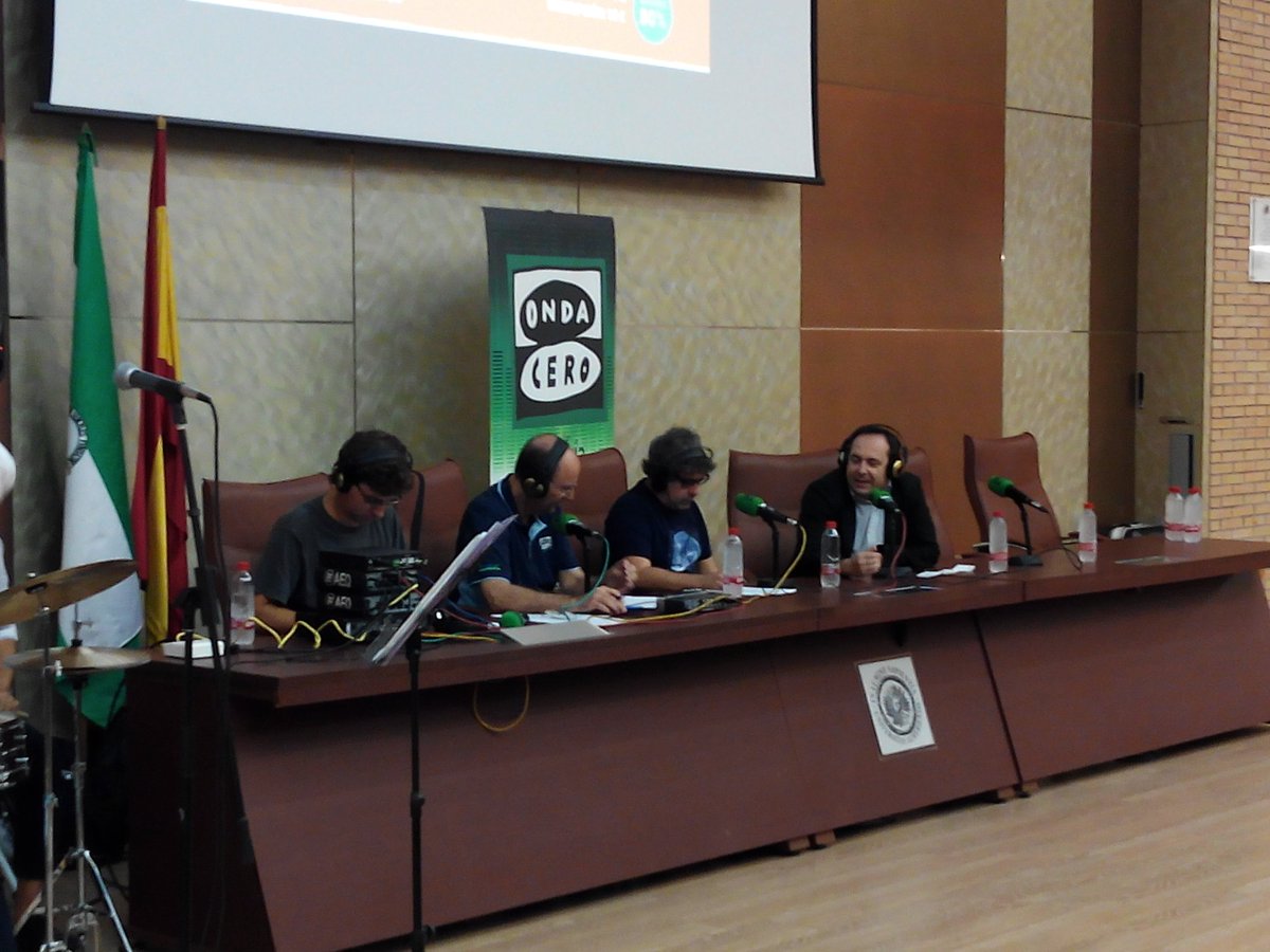 AulaMagna's tweet photo. #JumpUAL ofrece formación complementaria a la de la carrera, a precios económicos, para una mejora de su futuro profesional #BeAJumper https://t.co/0w7Ga45zaM