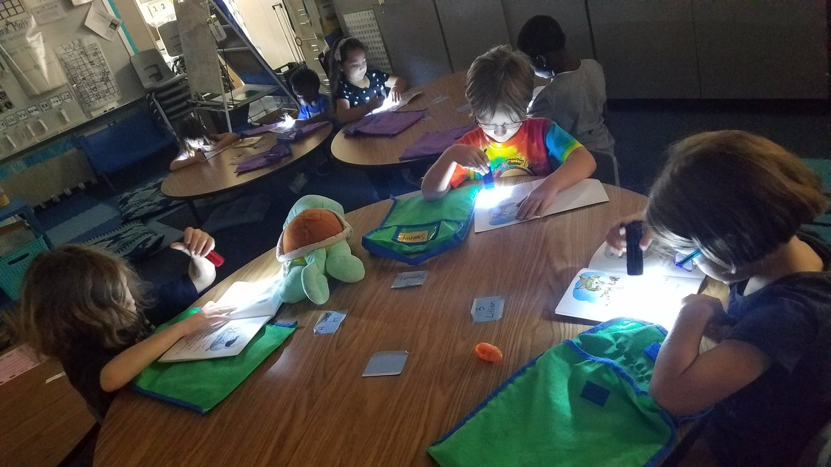 HaleyC_CFISD's tweet photo. Flashlight Friday! #wearewalker #cfisdWalker @CFISDWalker https://t.co/SZlk6fPPOJ