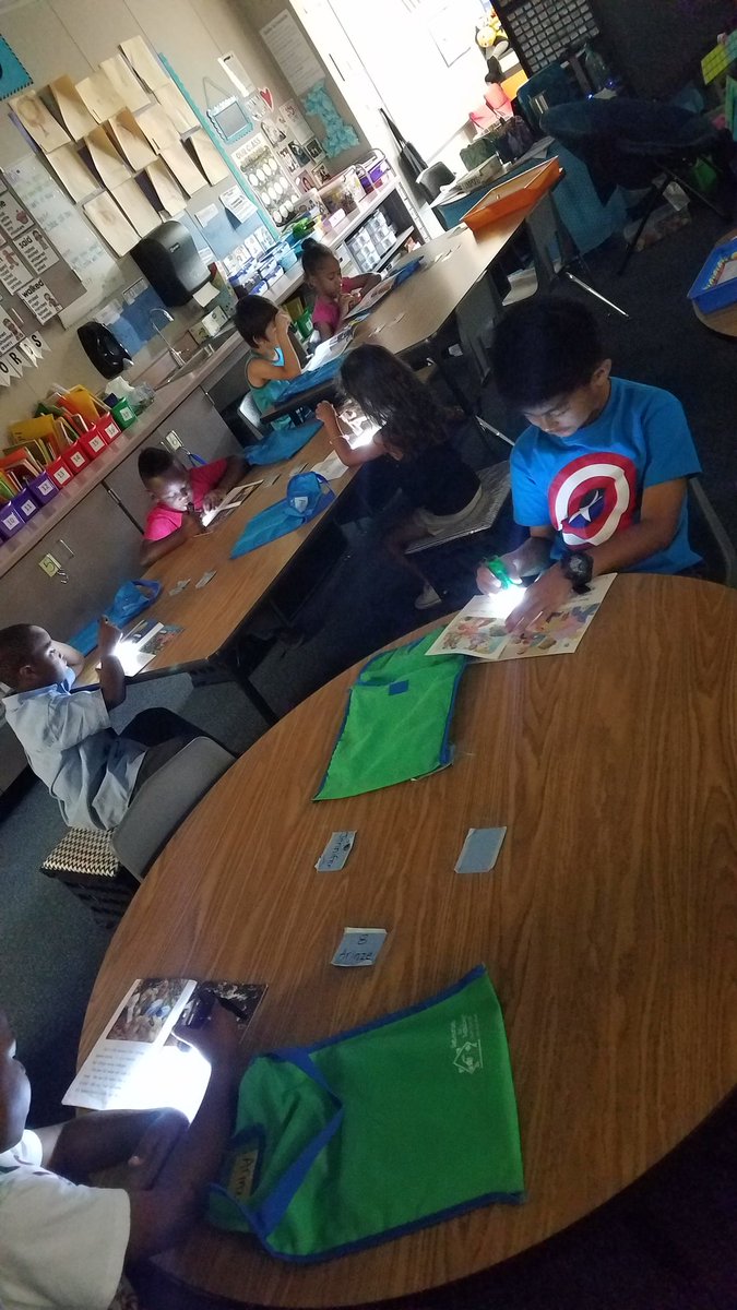 HaleyC_CFISD's tweet photo. Flashlight Friday! #wearewalker #cfisdWalker @CFISDWalker https://t.co/SZlk6fPPOJ