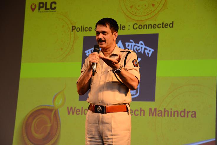 vrindapisharody's tweet photo. "This is a unique initiative by any corporate. We're touched.." Thank U @PuneCityPolice for making Diwali @tech_mahindra special #TechMPune https://t.co/E97iBTYMfA