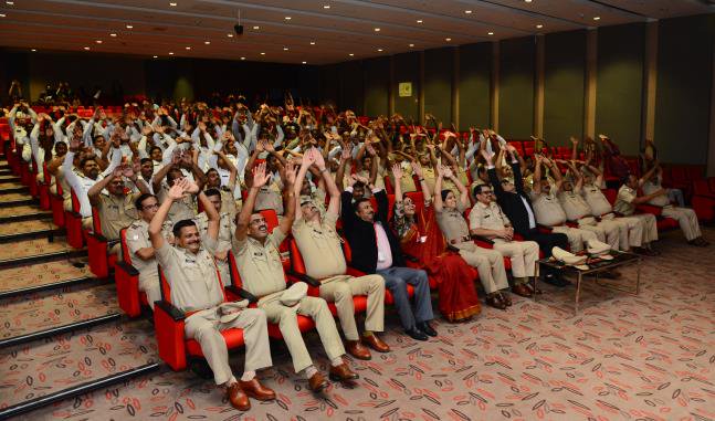 vrindapisharody's tweet photo. "This is a unique initiative by any corporate. We're touched.." Thank U @PuneCityPolice for making Diwali @tech_mahindra special #TechMPune https://t.co/E97iBTYMfA