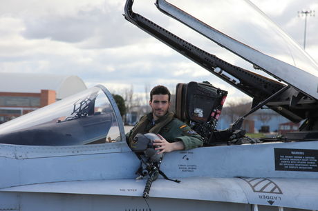 Nuestro adiós dolorido a Fernando, compañero del <a href="/EjercitoAire/">Ejército del Aire y del Espacio</a> fallecido en Torrejón
"Por España, y el que quiera defenderla honrado muera"