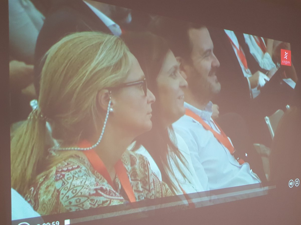 j_j_aguilar's tweet photo. What's holding us back? Ask @lauraoverton talking about learning transformation in #btsummitcegos. I'm thinking... Nothing! ;) https://t.co/XrRYkoBDuB
