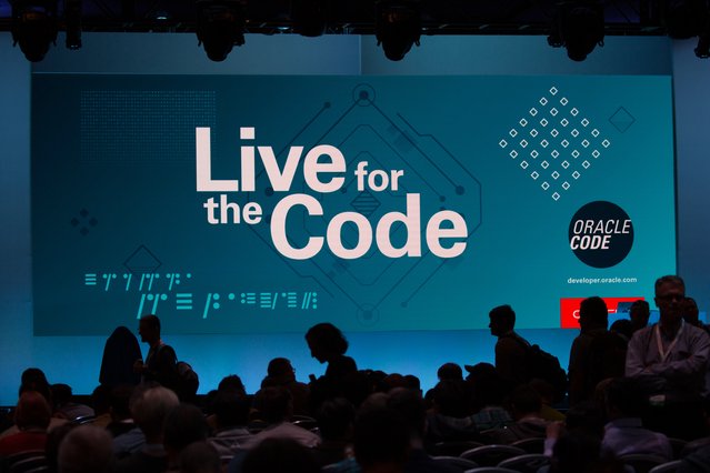 VLADBABU's tweet photo. Great overview of the #OracleCode keynote at JavaOne: #Blockchain, #Bots and #Serverless. via @InfoQ https://t.co/PGA9wdajQC https://t.co/uTfnNQFHE5
