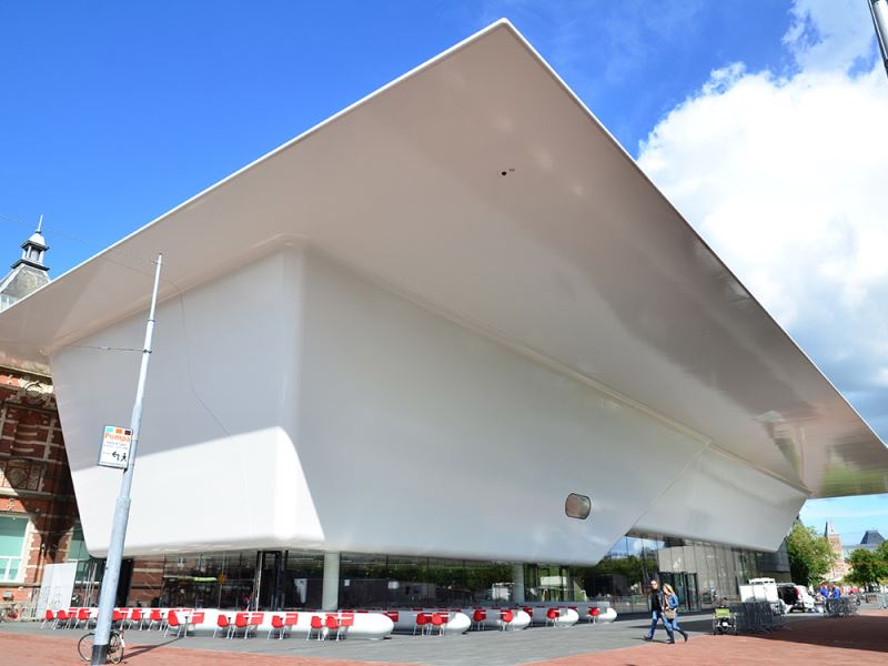 fckunst's tweet photo. Dak badkuip Stedelijk heet voortaan Beatrix Ruf Roof https://t.co/ih6KbeUQFm #dank #BeatrixRuf #VanTuylTiffanylampen #paffen #dakterras https://t.co/RtKL5aQJRt