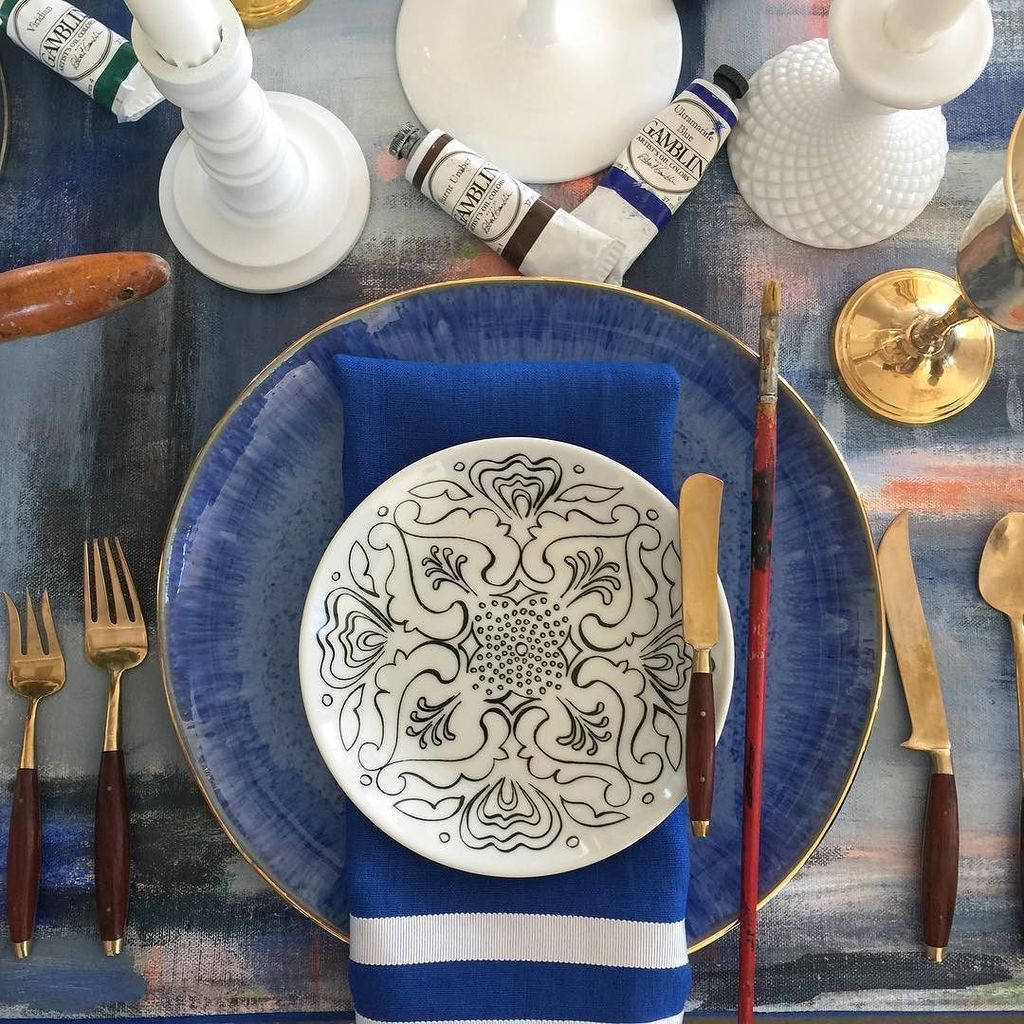 LHoltCreative's tweet photo. Today on the blog, table settings and bar carts from Boston's first #HH2D fundraising event. Link in profile https://t.co/hVeBZs3mjG https://t.co/RBCQ5O1O29