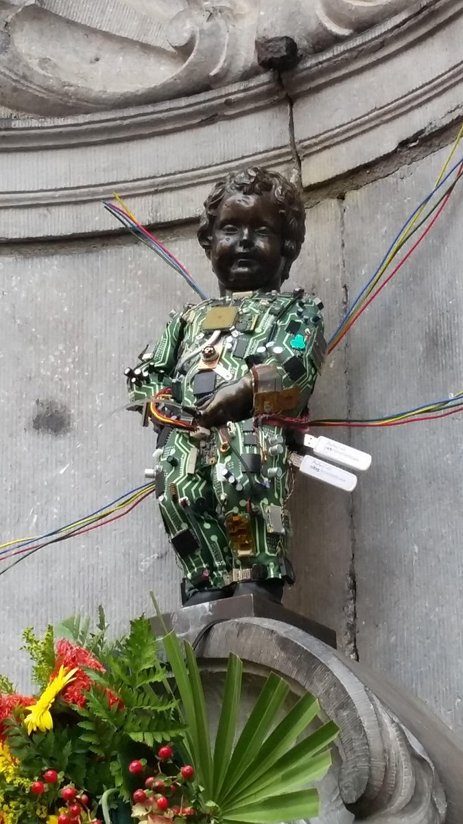 BEFLEXPUB's tweet photo. Brussels goes digital with Manneken-Pis today :) https://t.co/IkJU2B742x https://t.co/hP3Eo1CY8g