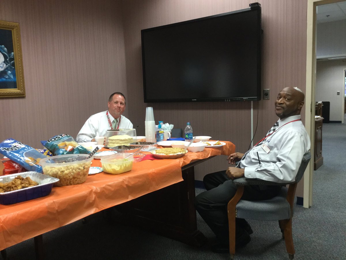 WelbornAnnie's tweet photo. The two that make it happen at LFMS. Happy Boss's Day! https://t.co/mSTil6fdC9