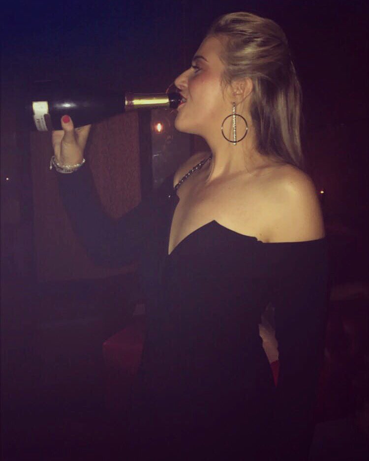 VickyHardcastle's tweet photo. Birthday antics 🎂🎉🍸💃🏼 https://t.co/XnlWMncYRc