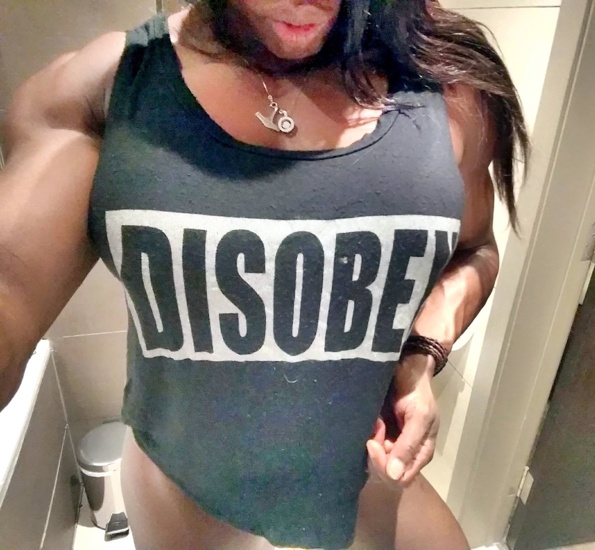 mizztreasure's tweet photo. Knowing your limits good having them pushed even better #domination #play4pay #paypig #fetish #edgeplay #scissors #mistress #TappedOut https://t.co/f92XR0NTkO