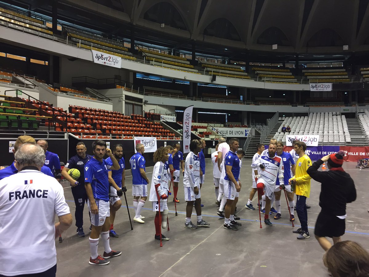 amelie_vieville's tweet photo. Super match ! Merci l'équipe de France de Handifoot et merci l'OL ! #Sport2Job #teamSQLI https://t.co/4rXyAR0JrV