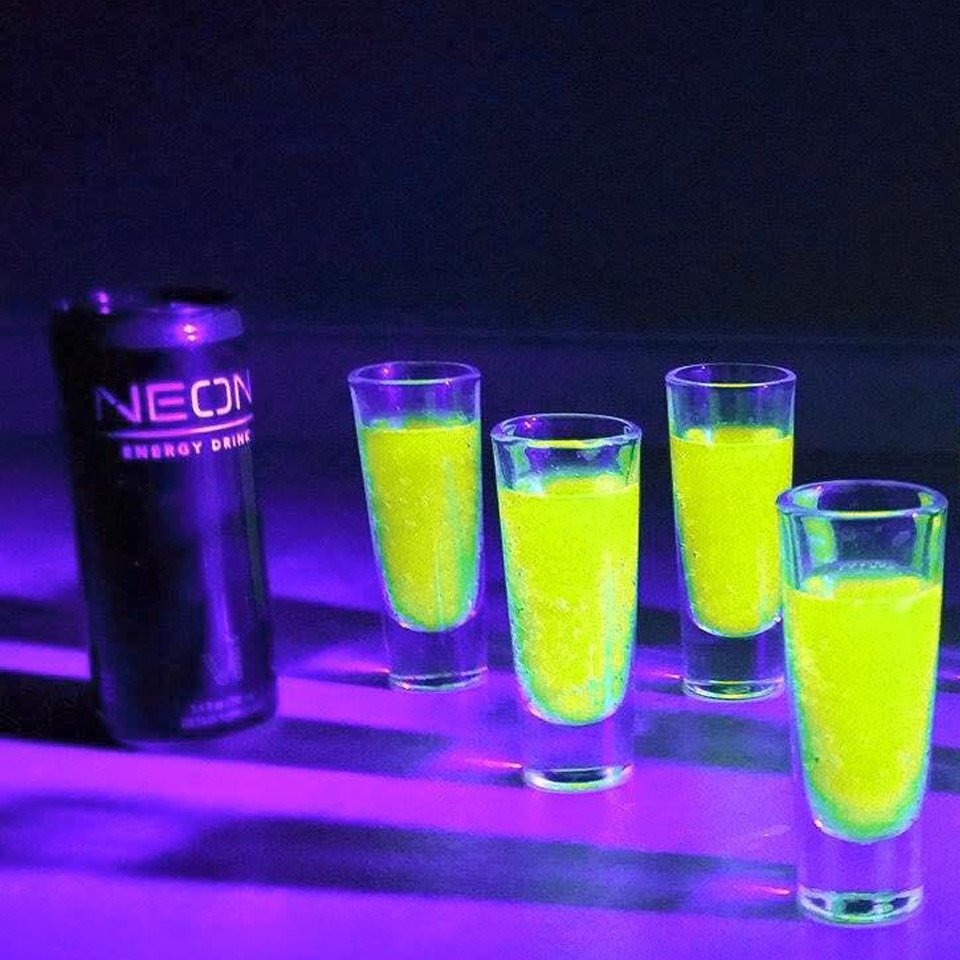 neonnotts's tweet photo. 🎃👻 Order your glowing NEON energy drink now for delivery by #Halloween2017!  🎃👻 Get yours here ➡ https://t.co/dEjxlphm70 ⬅ https://t.co/CVpPUq7Zuq