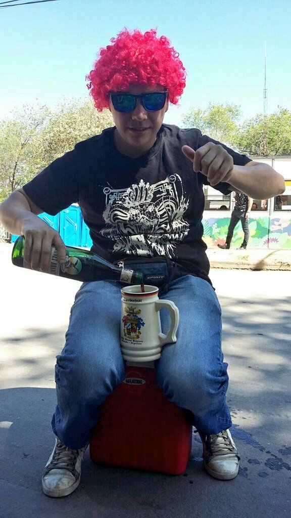 cachitoucacha's tweet photo. Un año más , Oktoberfest 2017 https://t.co/MNDZi5fzDu