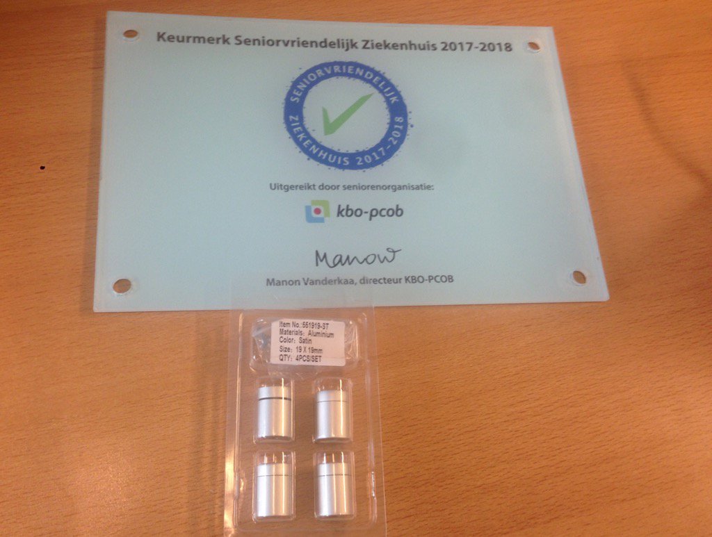 sophiaderooij's tweet photo. Het #senior friendly #keurmerk met plug en al aangeleverd voor @umcg #boormachine gezocht https://t.co/FgVHDTLbUJ