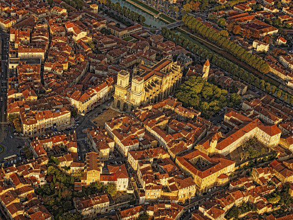 VoyageOccitanie's tweet photo. [LE SAVIEZ-VOUS ?] 20% du patrimoine français classé @UNESCO se trouve en #Occitanie. Pour les connaître 👉 https://t.co/TdcgUZasKN 🏛️ https://t.co/cEVSvdjNcr