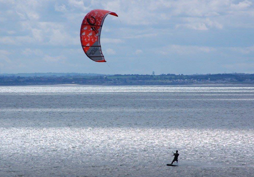 Essex_Echo's tweet photo. Windsurfer at Shoebury Beach taken by Susan Lewsey https://t.co/5lQQfCTYfx