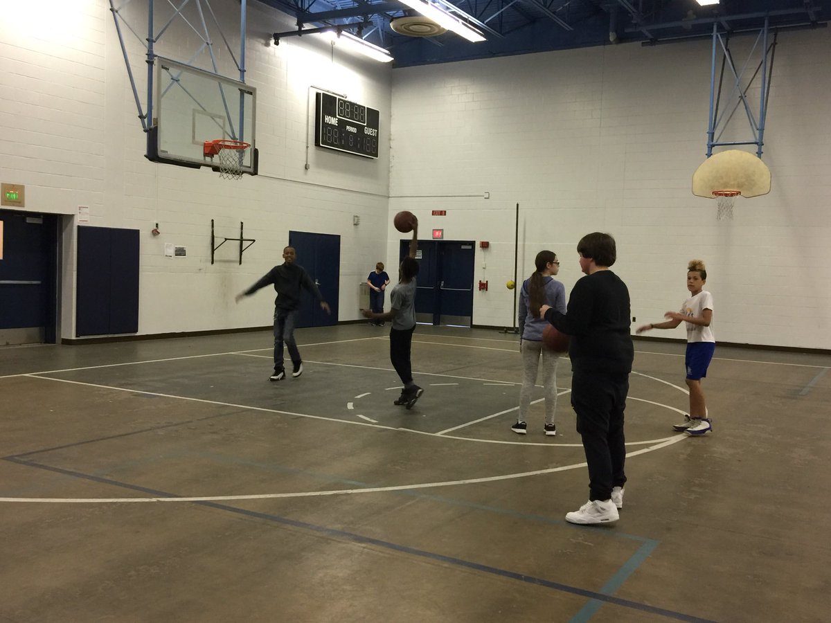 kylemckune's tweet photo. When given a choice... .....badminton🏸>basketball 🏀 #KNOWmoore #moorePHYSED https://t.co/10u6CRIitE