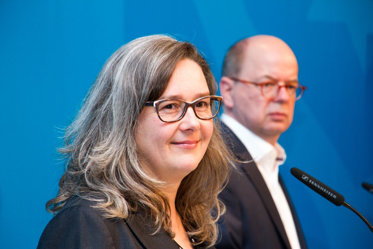 thueringende's tweet photo. "Solidarisches Zusammenleben der Generationen" @Min_HeikeWerner hat neues Landesprogramm des #TMASGFF zur RMK vorgestellt https://t.co/UH8cquMtFp