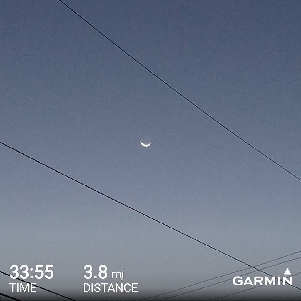 Gmb73's tweet photo. Aahh the morning run. Crisp cold air, 🌟 s in the sky. Very pleased with the run today although I could have used gloves. #morningrun #runni… https://t.co/Ak30wxvdpU